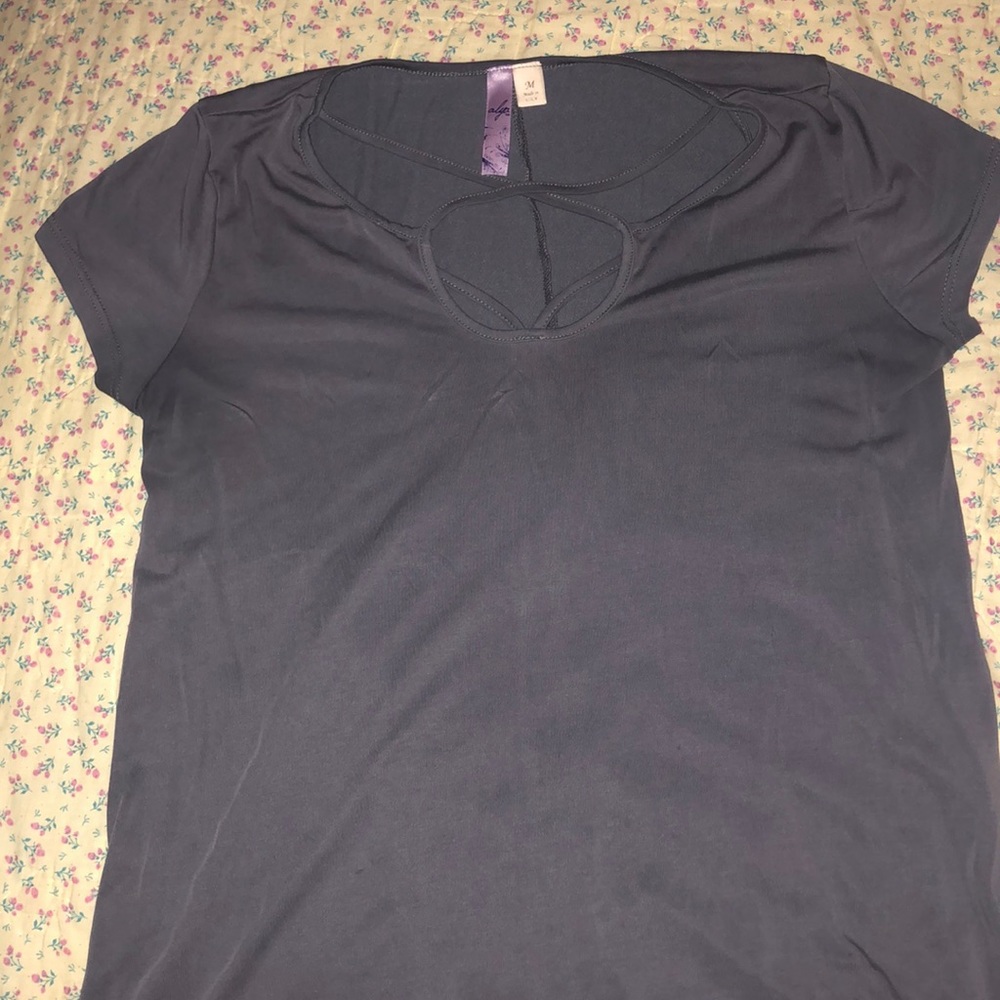 Alya detailed top